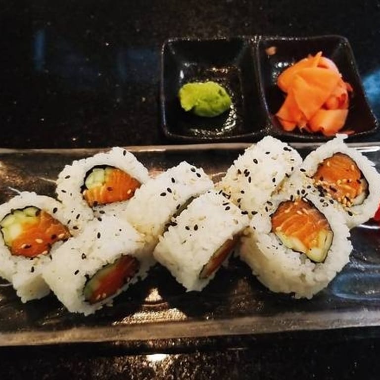 Delicious Salmon Roll: A Sushi Favorite